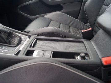 Volkswagen Golf R 2,0 TSI 310 KM DSG7 4Motion &ndash; Więcej Golfa w Golfie